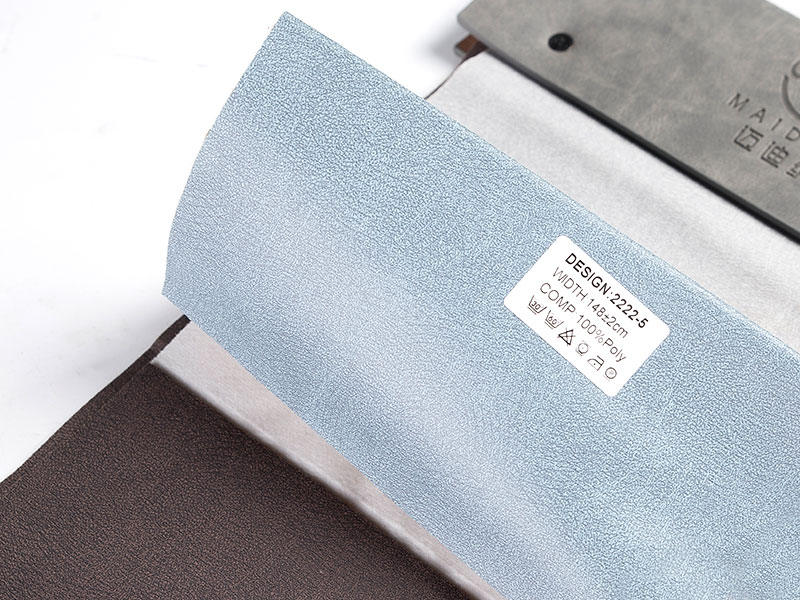 Premium Tech Cloth -sohva, jolla on nahkainen ulkonäkö ja hengittävä kangas